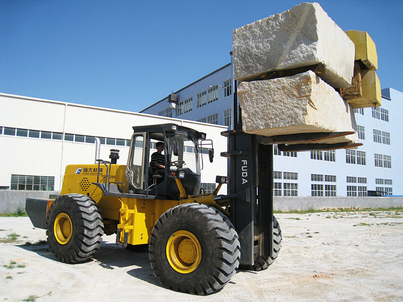 大型越野叉车（四轮驱动叉车）价格 — 华体会在线