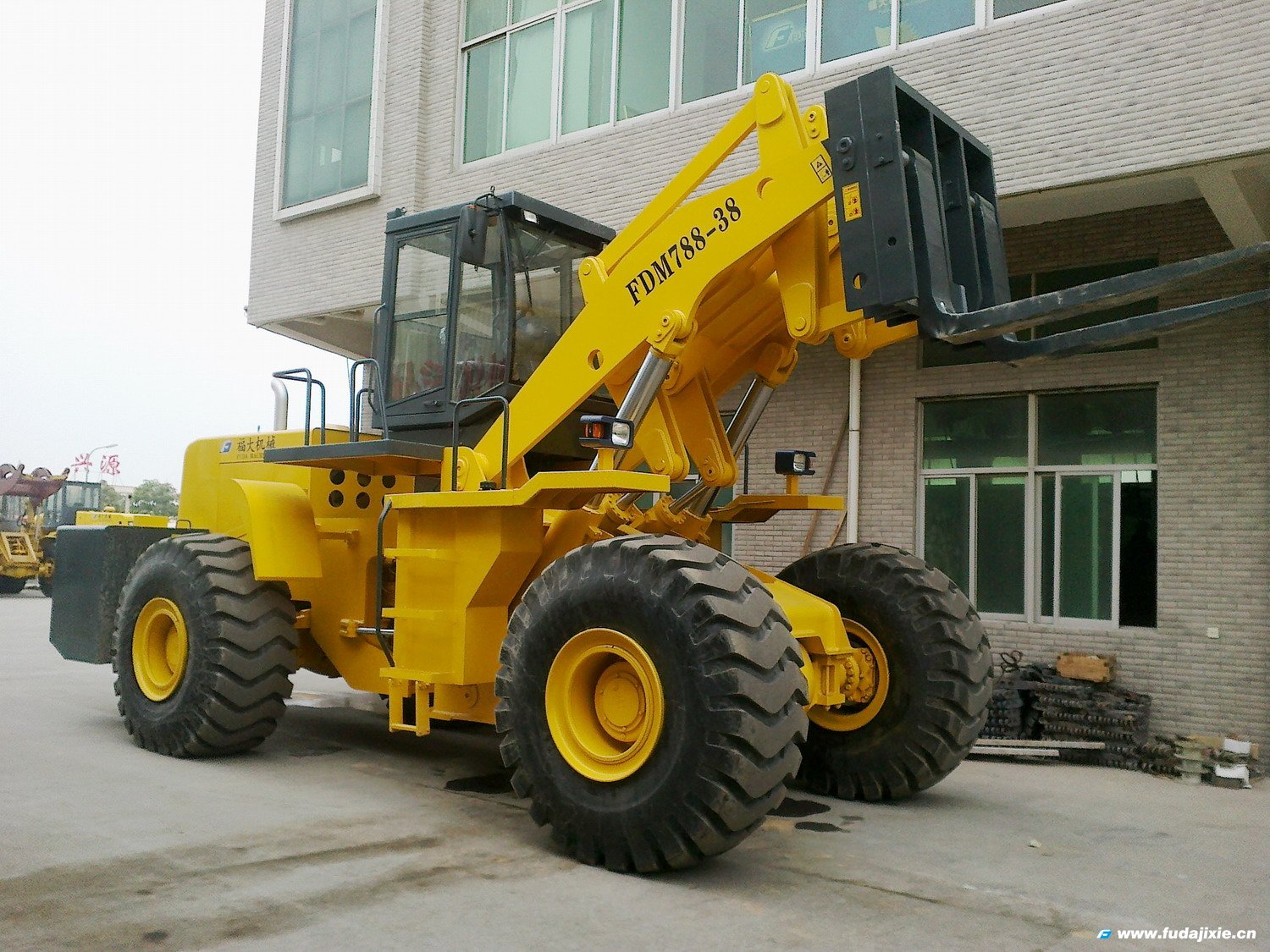 华体会在线38吨叉装车FDM788-38